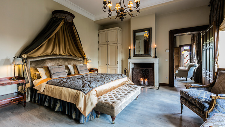 750x425 Grand Ducal Suite bed room