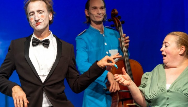 Des Kaisers neue Kleider - IMG 1