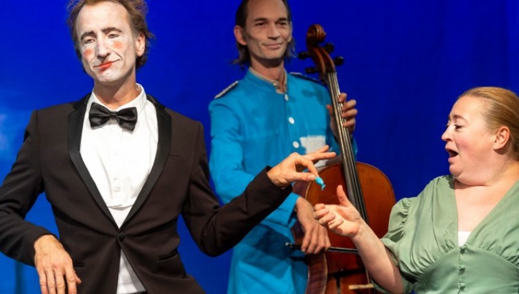 Des Kaisers neue Kleider - IMG 1